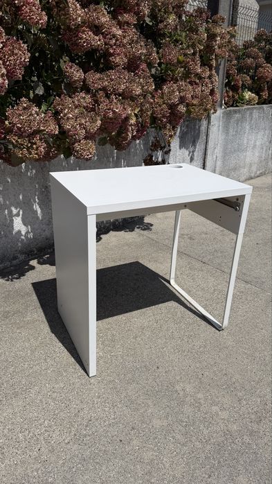 Secretária IKEA MICKE Branca – 73x50 cm, sem gaveta, Gestão de Cabos