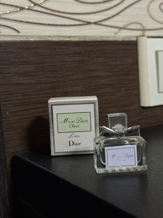 Миниатюрка парфюмв Miss Dior Cherie L’eay