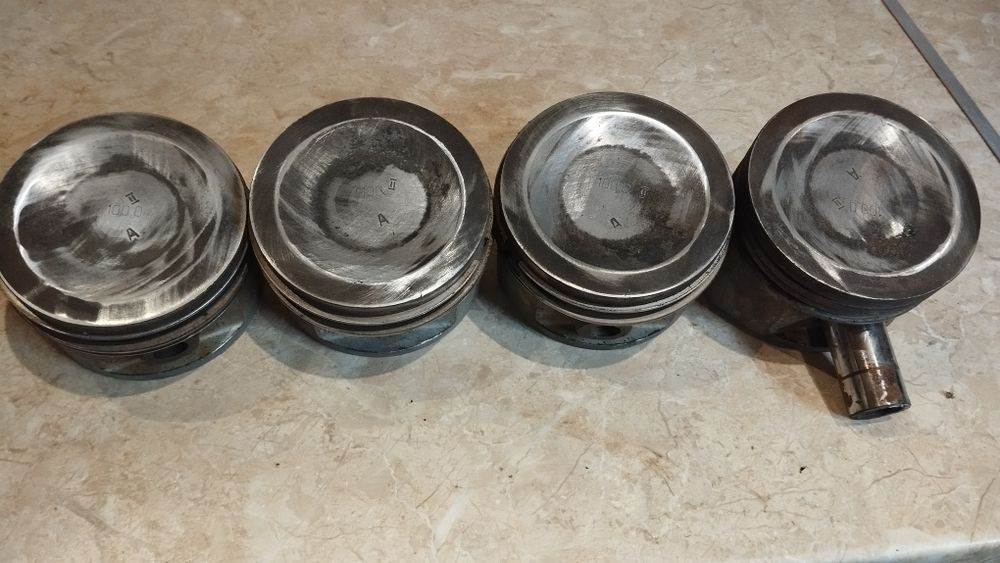 Продам поршня 100 уаз
