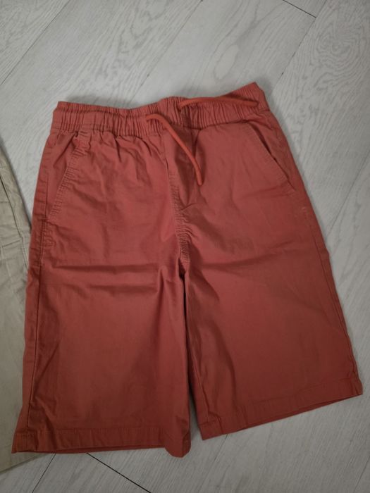 Conjunto de calções bege e cor de tijolo tamanho 7-8 anos da lefties