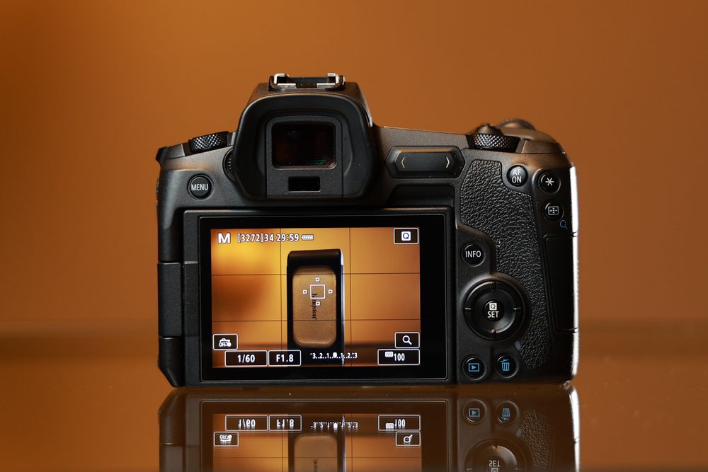 canon eos r - купити цифрові фотокамери - Ціна на OLX.ua