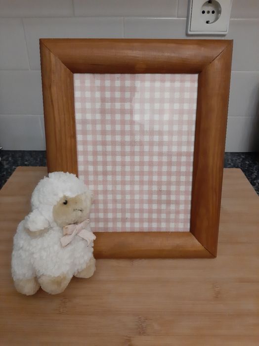 Moldura em madeira com peluche