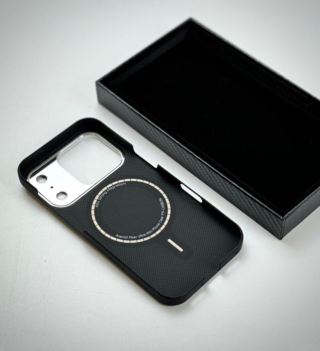 Чехол из карбона iPhone 17 Pro + Magsafe