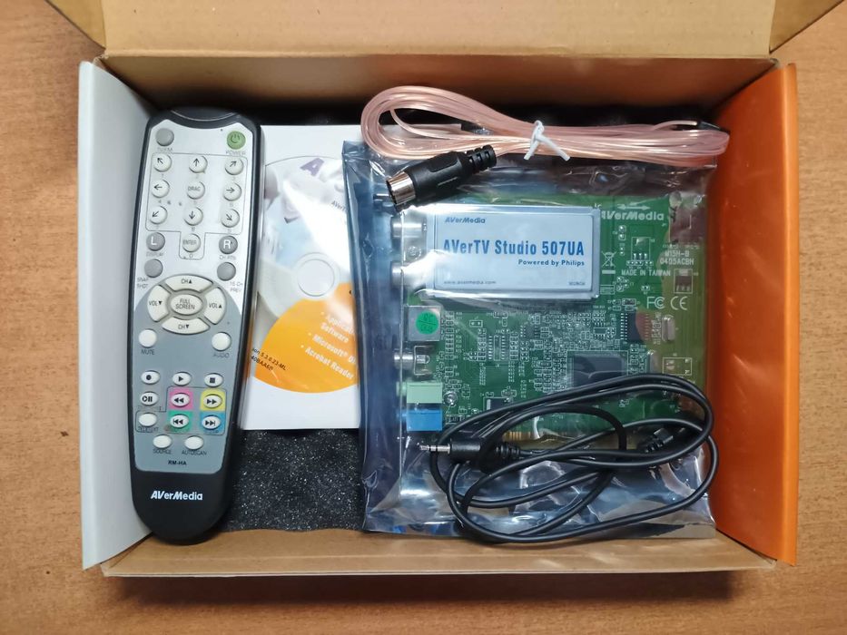 ТВ/FM-тюнер AVerMedia AVerTV Studio 507UA. Плата оцифровки VHS (PCI)