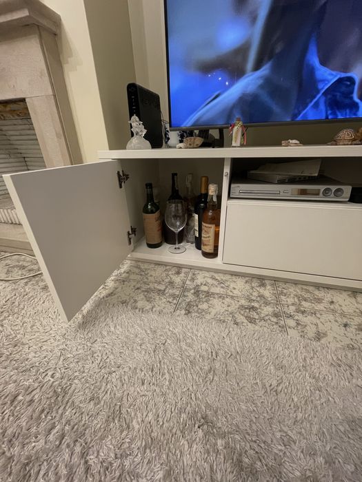 Movel de televisão branco