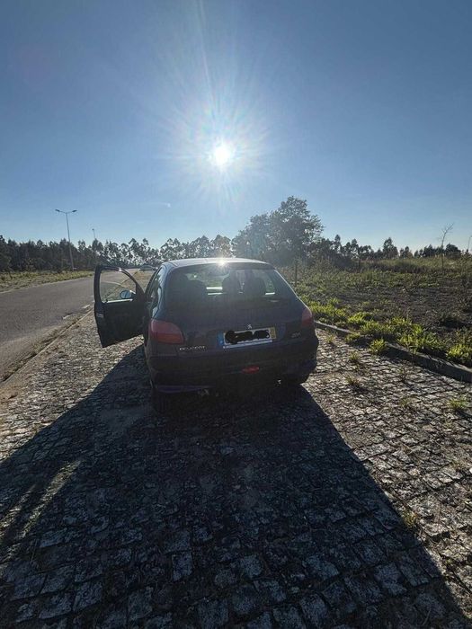 Peugeot 206 (Ano 2000)