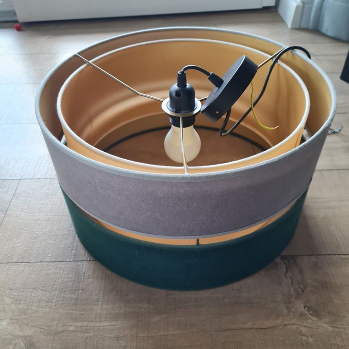 Przytulna wisząca lampa