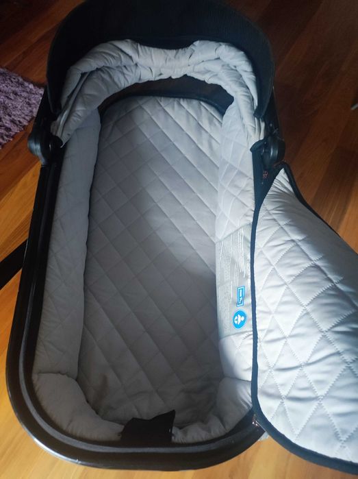 Wózek Venicci Tinum 2.0 Stylish Black 2 w 1  gondola plus spacerówka