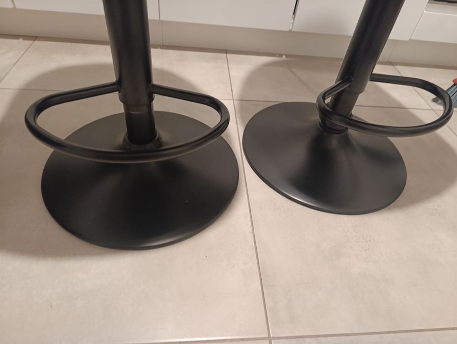Dwa hokery czarne loft