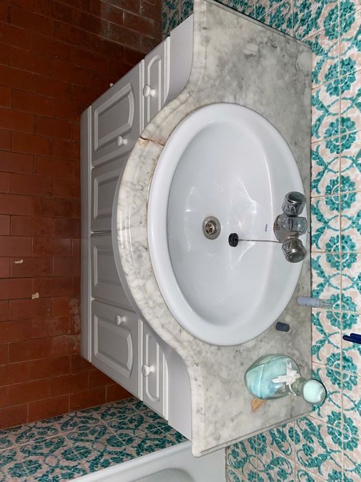 Movel de WC,  com pio  e  torneira