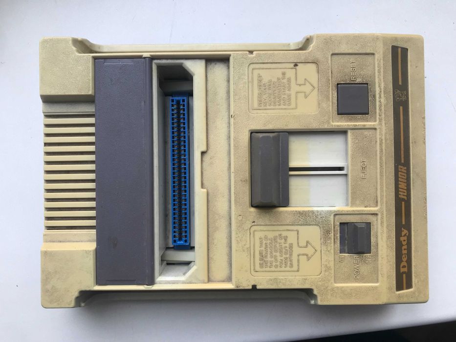 Стара ігрова приставка Денді 1993р