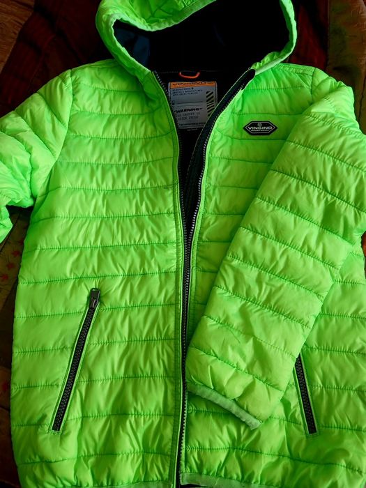 Продам курточку весна