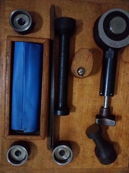 Apalpa folgas em caixa de madeira