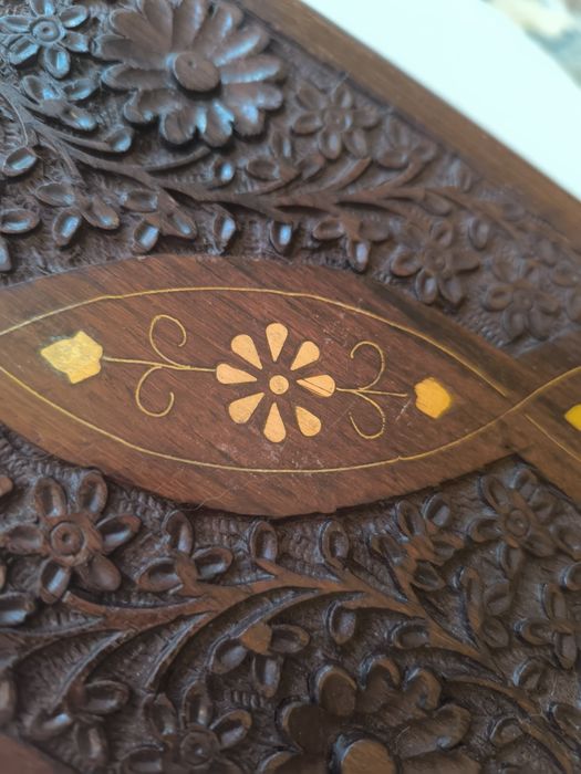 Caixa antiga de madeira