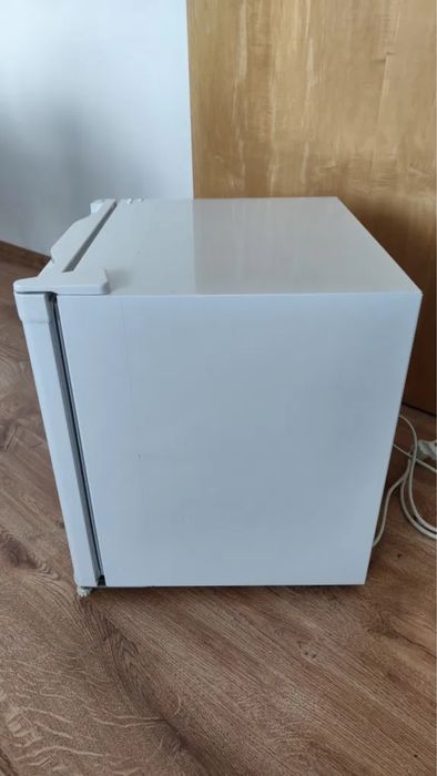 Продам міні холодильник Beko BK 7725