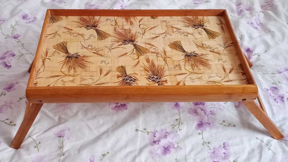 Столик для сніданку в ліжку. 52 х 31 х 25