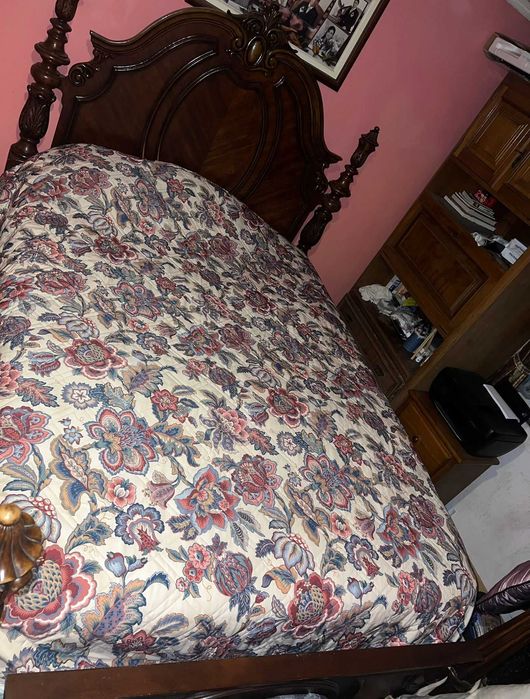 Cama de casal - madeira maciça