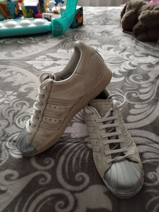Sapatilhas adidas superstar frente metalica