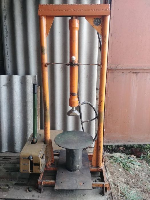 Прес гідравлічний ручний.