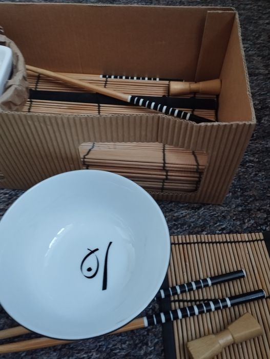 Набір посуду для суші