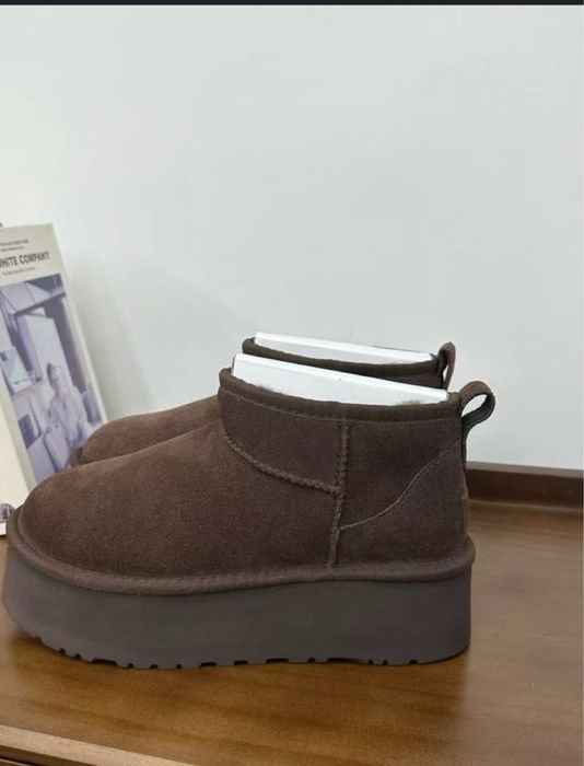 Угі. UGG . Нові в середині овчина