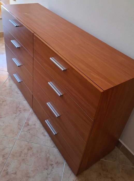 Móvel / Aparador de Apoio em Madeira – Design Moderno e Funcional