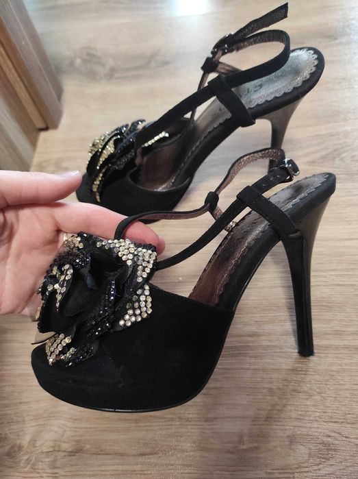 Туфлі на підборах