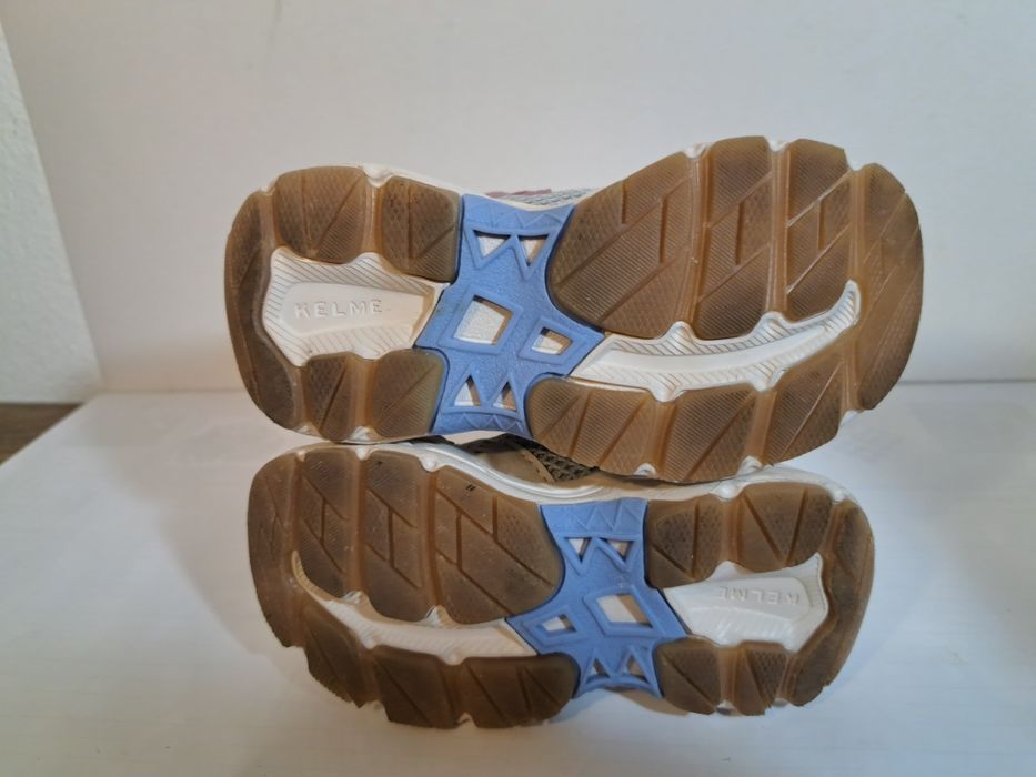 Ténis Kelme N°23 - Lefties
25€

Usados apenas umas horas.
Motivo