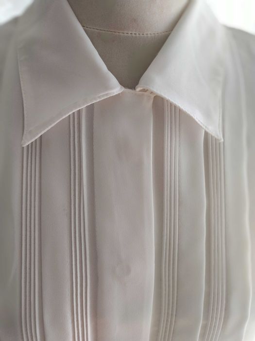 Klasyczna elegancka bluzka biała z ozdobnymi stebnówkami R12,44, XXL.