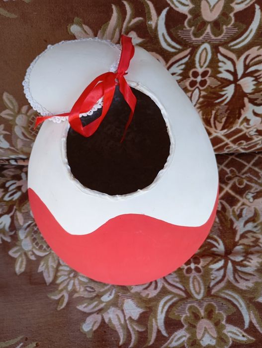 Продам большое яйцо Киндер Сюрприз б/у