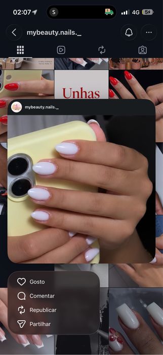 Unhas de gel e gelinho
