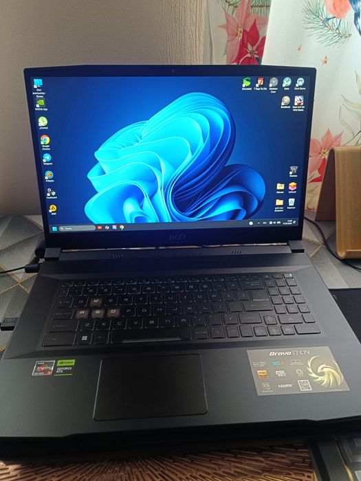 Laptop gamingowy MSI bravo 17 C7V