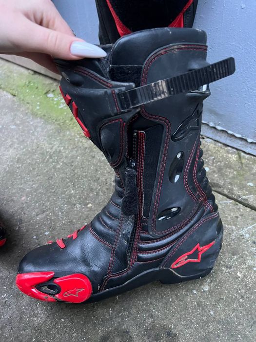 Продам шкіряний мотокостюм, в хорошому стані, із захистом