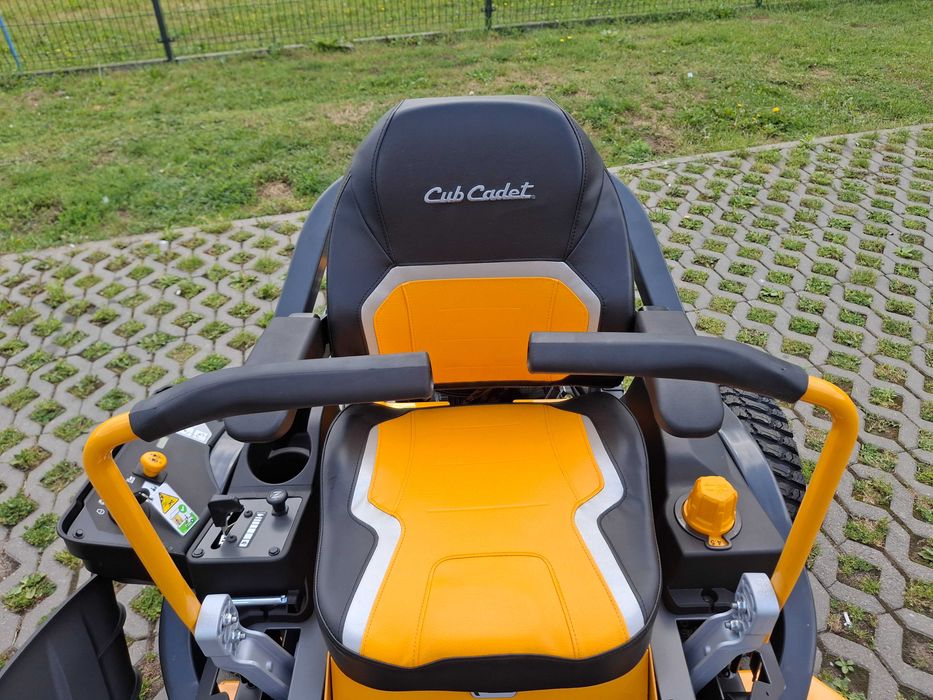 Traktor Zero Turn Cub Cadet Z2 127 Ultima