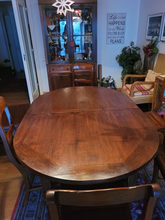 Conjunto de mesa e cadeiras