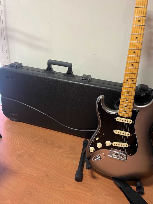 Fender American Professional Esquerdina 2024