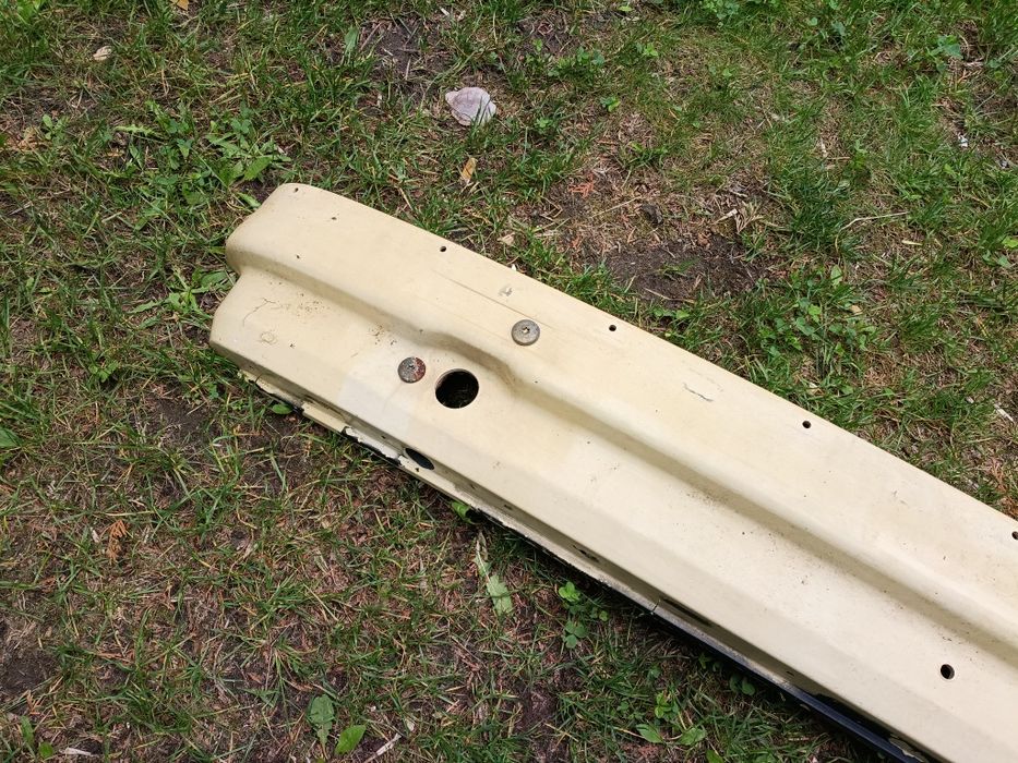 BMW E36 – oryginalne wzmocnienie zderzaka