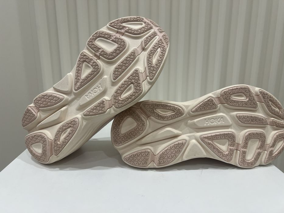 Кросівки Hoka Bondi 8