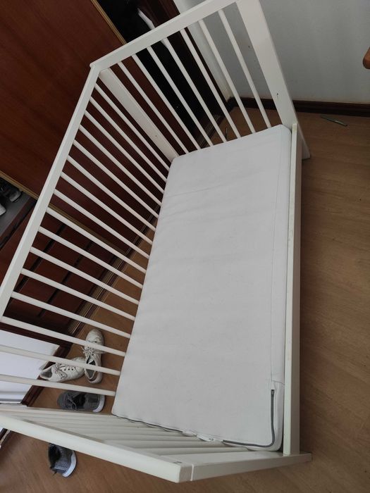 Berço usado em bom estado com 3 anos de uso