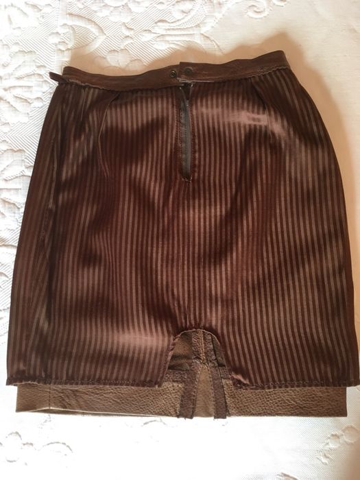 Saia couro castanho