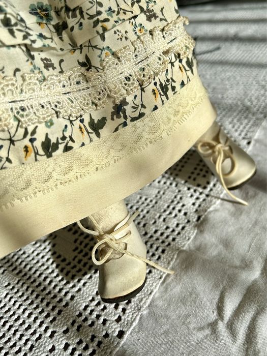 Boneca de Porcela em perfeitas condições