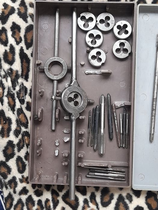 Набор метчиков,плашек.РИС-1.Сделано в ссср.