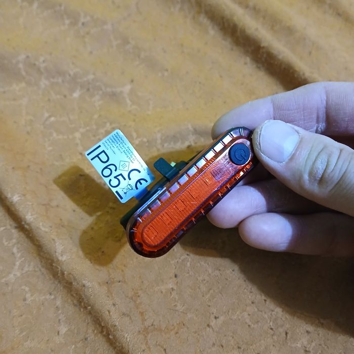 Sprzedam lampkę rowerową tylną