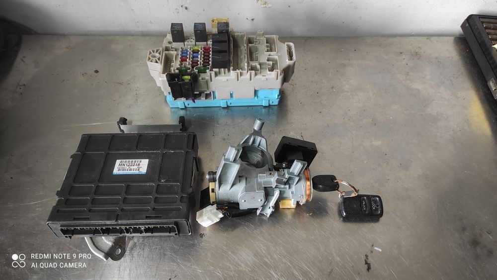 Mitsubishi Outlander I 2,0 16v zestaw startowy immobiliser komputer MN122218