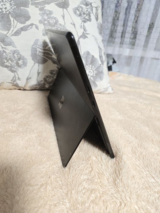 Преміальний Microsoft Surface Pro X LTE 8/128GB