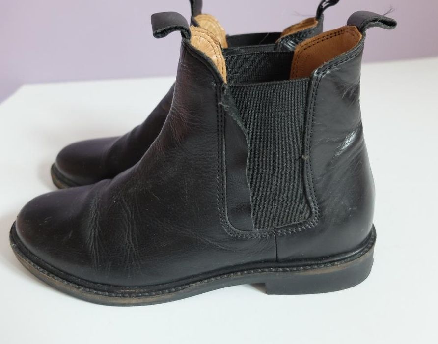 Botas pretas em pele Zara. Tm 33