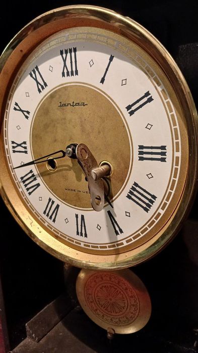 Часы янтарь , с боем. Часы настенные.