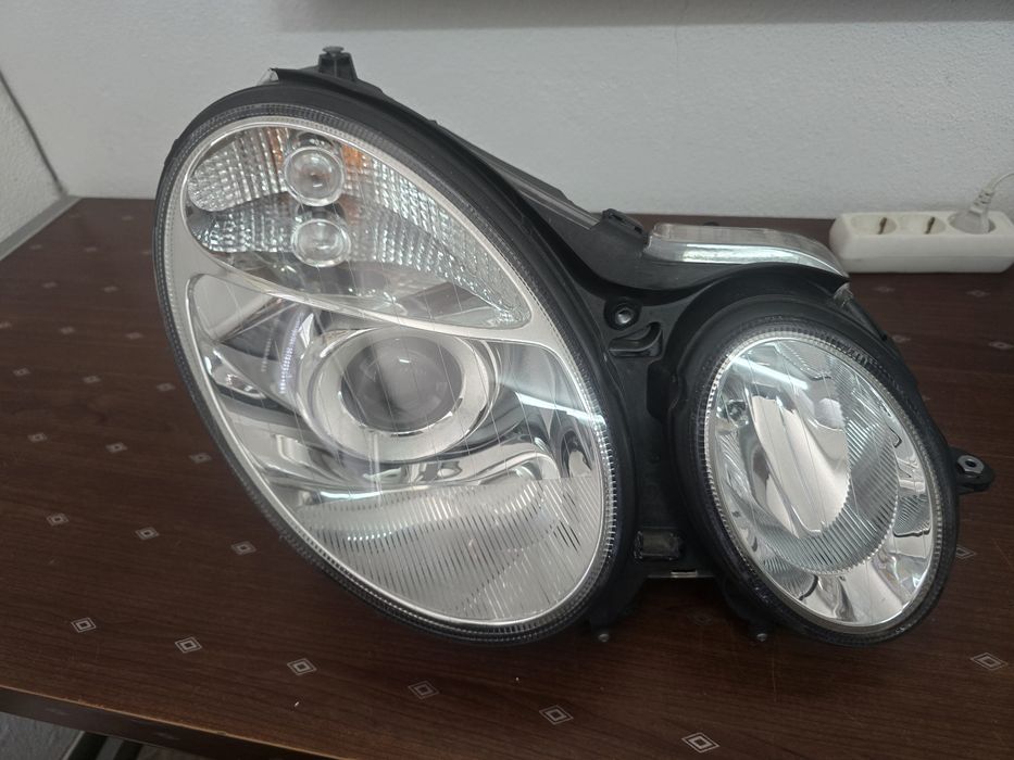 Farol direito  Mercedes W211 xenon