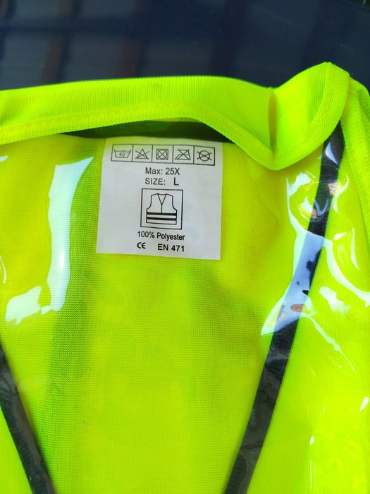 Жилетка захисна світловідбивальна.