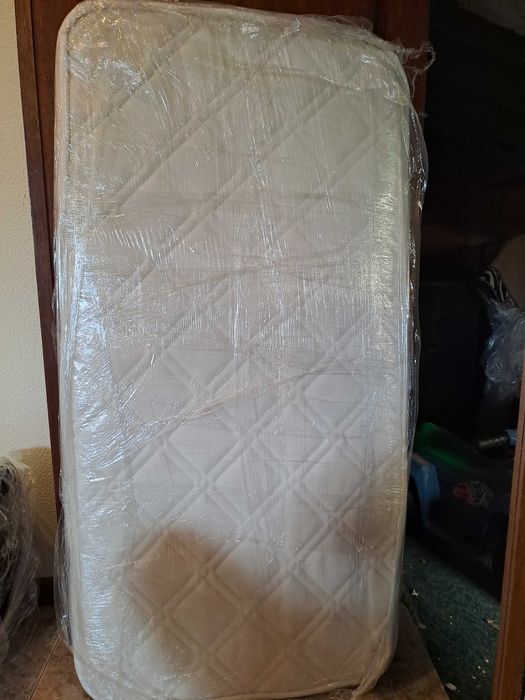 Cama de grades com colchão